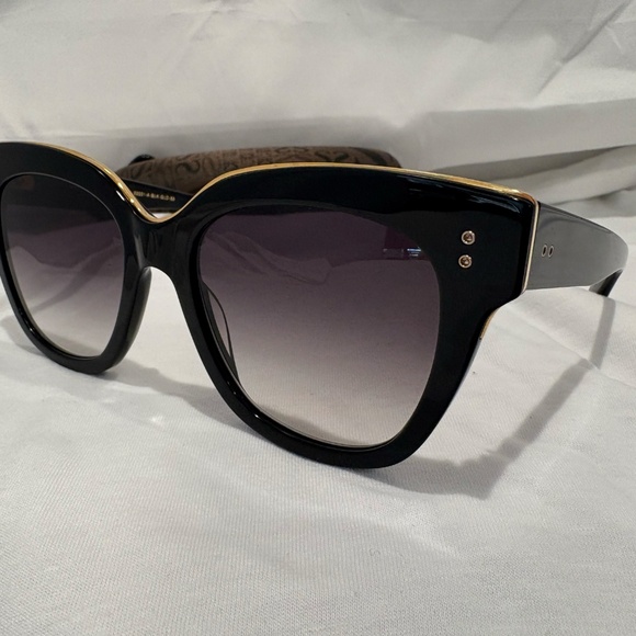 NEW! DITA DAY TRIPPER 22031-A-BLK-GLD; BLACK & GOLD FRAME W/ GREY GRADIENT LENS - Picture 2 of 8